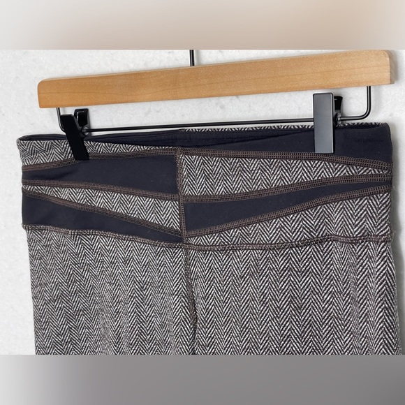 Lululemon Black Gray Chevron Wunder Under Leggings Size 10 - Picture 7 of 9